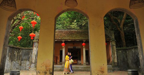 Khám phá vẻ đẹp cổ kính và hoang sơ của Chùa và Động Thiên Tôn ở Ninh Bình