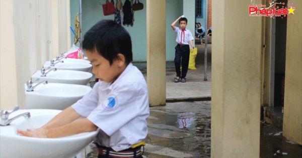 Cà Mau: Lắp hàng ngàn vòi rửa tay, chuẩn bị đón HS trở lại trường