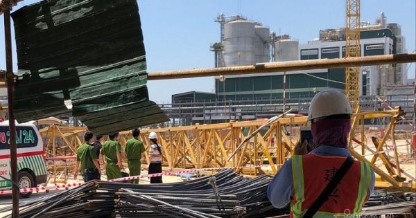 Sập giàn giáo kinh hoàng ở Bình Dương, 3 người tử vong