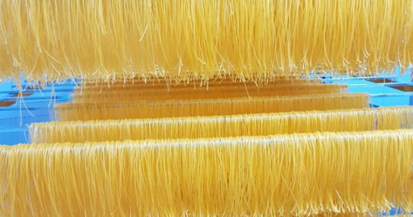 Bún dưa hấu – sản phẩm độc lạ “giải cứu” nông sản mùa Corona