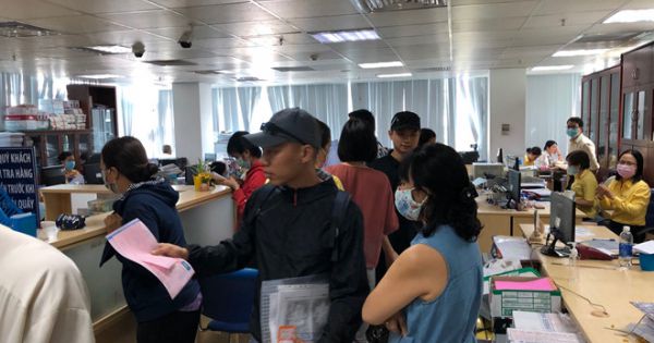 Vàng vọt lên 50 triệu đồng/lượng, nhiều người đổ xô mua