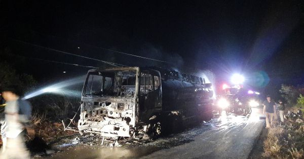 Xe bồn bốc cháy, lốp nổ hất văng tài xế ở Gia Lai