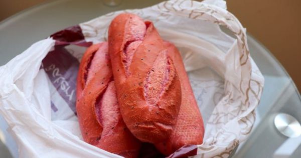 Báo nước ngoài ca ngợi bánh mì thanh long, nhận định Việt Nam thích nghi sáng tạo với Covid-19