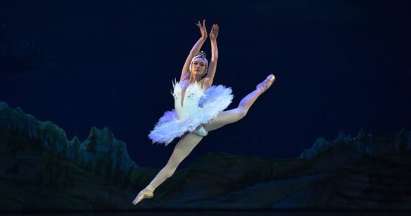 Thiên nga Thu Huệ được Forbes chọn là một trong những người dưới 30 tuổi nổi bật nhất Việt Nam