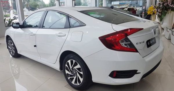 Bán chậm, Honda Civic 1.8E giảm giá ồ ạt tại Việt Nam