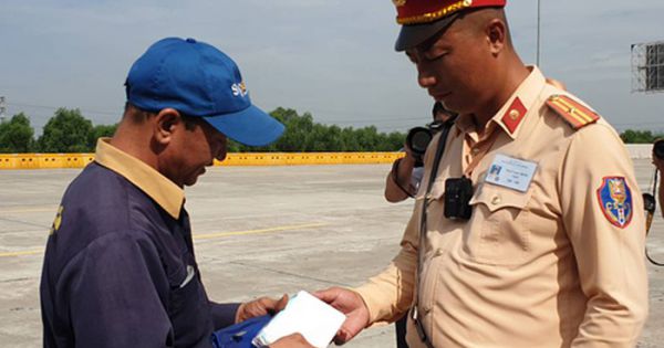 Chuyển hồ sơ nhiều giáo viên dạy lái xe dùng bằng giả sang Công an điều tra