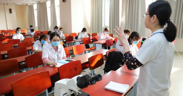 Sáng ngày 9/3, Sinh viên Đại học Y dược TP.HCM trở lại trường