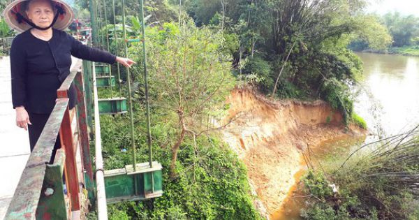 Sạt lở đe dọa cầu treo dân sinh liên huyện