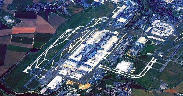 Giám đốc sân bay Pháp dương tính với nCoV