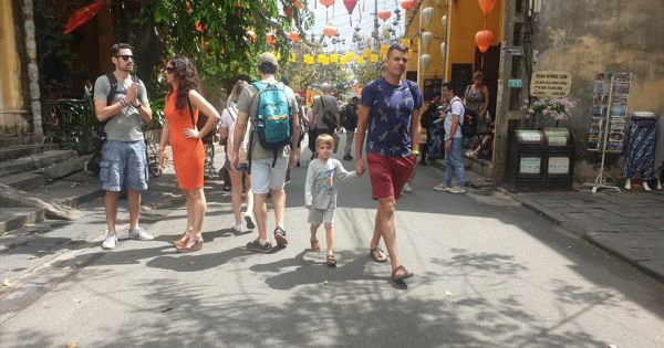 Hội An tạm dừng bán vé tham quan phố cổ