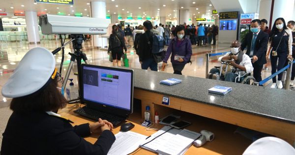 Nội Bài siết kiểm tra nhập cảnh