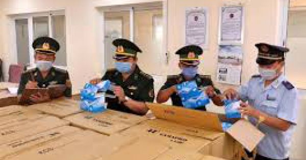 Quảng Trị: Bắt giữ hơn 90.000 khẩu trang y tế vận chuyển trái phép