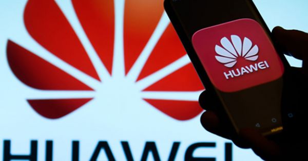 Tổng thống Trump ký ban hành luật cấm các công ty viễn thông Mỹ mua thiết bị của Huawei