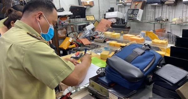 Hàng nghìn túi xách, đồng hồ giả nhãn hiệu ở chợ Bến Thành, Saigon Square