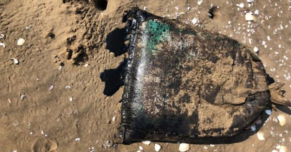 Bến Tre đang làm rõ 750 bao tải lạ dạt vào bờ biển