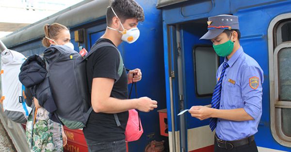 Đường sắt giảm chạy tàu do vắng khách