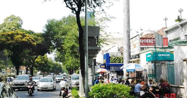 Hàng rong lại tràn khắp vỉa hè