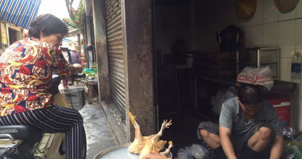 Giá xăng giảm nhưng giá hàng hóa chưa giảm ngay