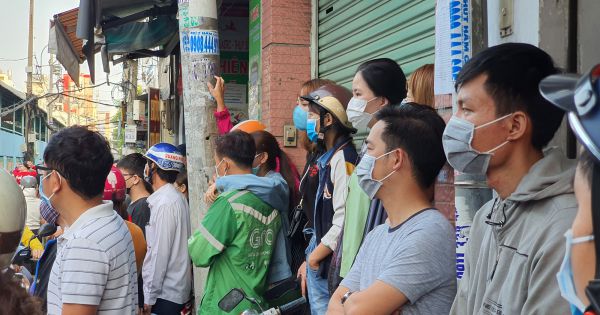 Người dân phản ánh không mua được khẩu trang, Chủ tịch TP.HCM nói gì?