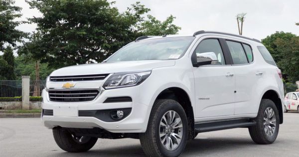 Nhiều mẫu xe giảm giá hàng trăm triệu đồng nhưng vẫn ế ẩm