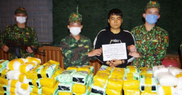 Biên phòng bắt nhóm đối tượng vận chuyển 246 kg ma túy đá