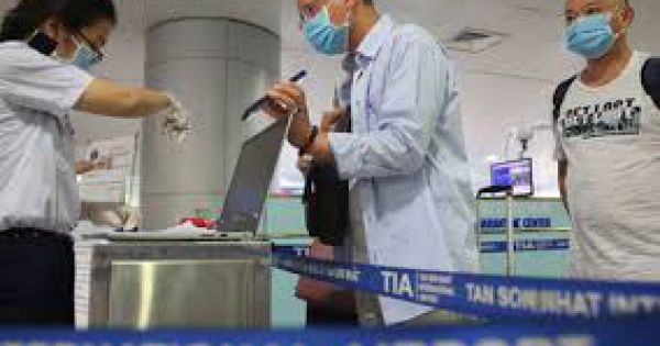 Mỹ tạm ngưng vô thời hạn việc cấp thị thực vì COVID-19