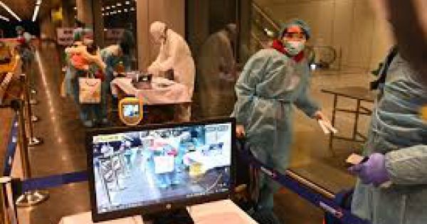 Tháo gỡ ách tắc nhập cảnh tại sân bay Nội Bài