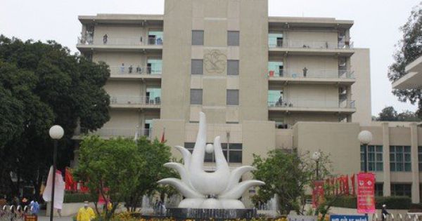 Bệnh viện Bạch Mai dừng khám bệnh theo yêu cầu sau khi 2 điều dưỡng mắc Covid-19