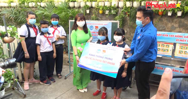 Sinh viên, bác sĩ trẻ tình nguyện hỗ trợ công tác phòng chống dịch COVID-19