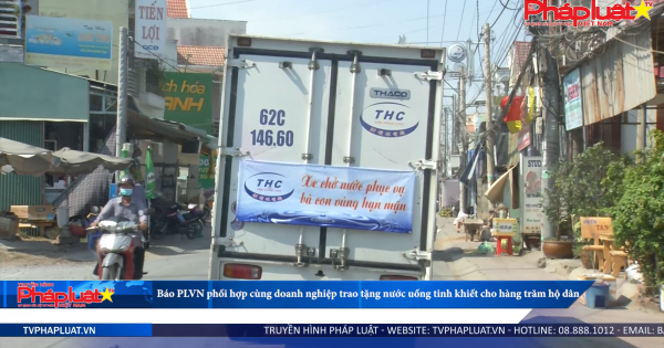 Báo PLVN phối hợp cùng doanh nghiệp trao tặng nước uống tinh khiết cho hàng trăm hộ dân