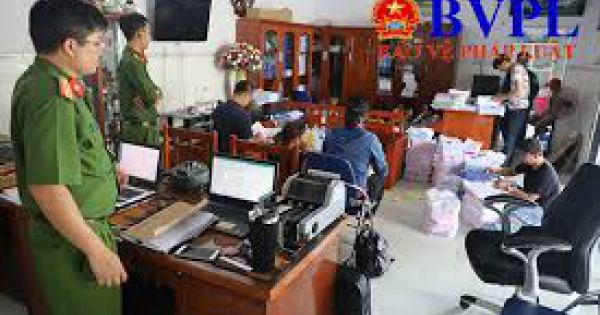 Truy tố 14 bị can trong đường dây sản xuất, buôn bán xăng giả liên tỉnh