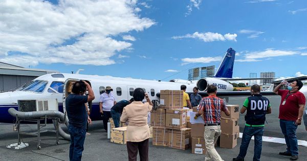 Máy bay Philippines bốc cháy dữ dội, 8 người thiệt mạng