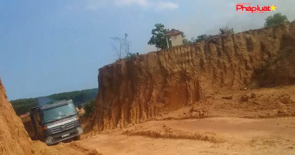 Quảng Ngãi: Khai thác đất đồi không phép được “bảo kê”?