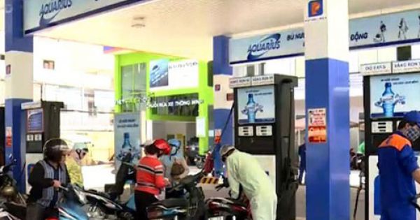 TP.HCM đề nghị không bán xăng dầu cho người mua bằng can, chai, lọ để tích trữ