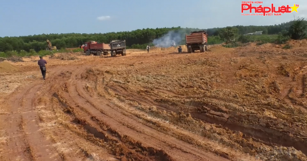 Quảng Ngãi: Khai thác đất đồi không phép được “bảo kê”?