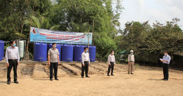 Bộ TN&MT bàn giao điểm cấp nước miễn phí cho người dân vùng hạn mặn tại Bạc Liêu