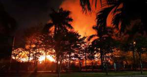 Kho hạt điều 15.000 tấn cháy cả ngày đêm vẫn chưa tắt