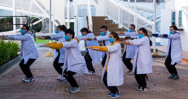 “Vũ điệu giãn cách” – vận động tăng cường thể chất tại nhà