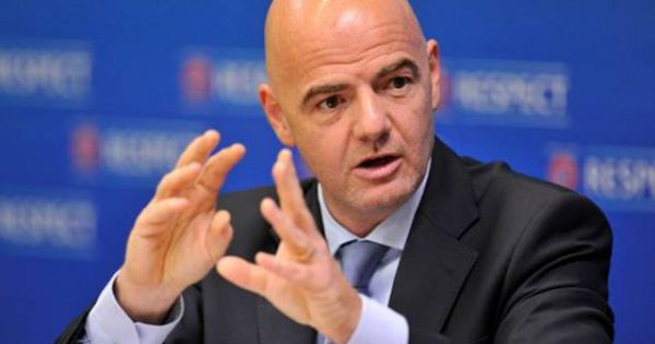 FIFA sẵn sàng dốc tiền cứu bóng đá thế giới