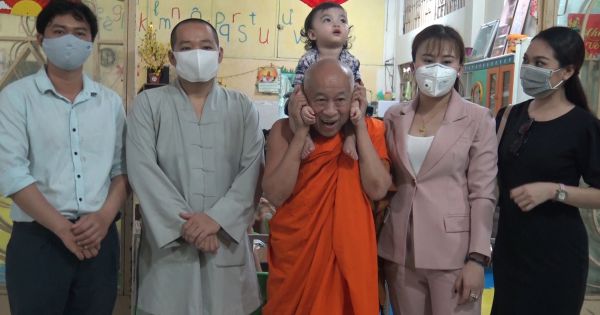 Diễn viên, ca sĩ Cao Mỹ Kim chung tay hỗ trợ người kém may mắn mùa dịch