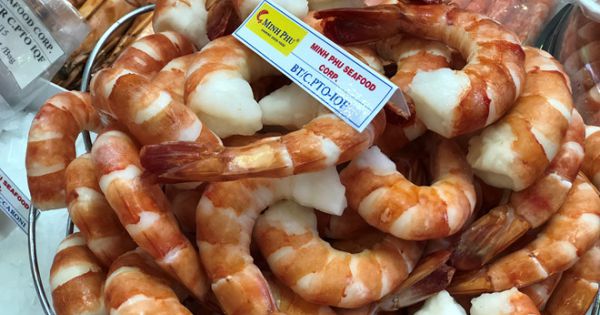 Giá tôm, cua, cá khắp nơi sụt giảm vì dịch bệnh Covid-19