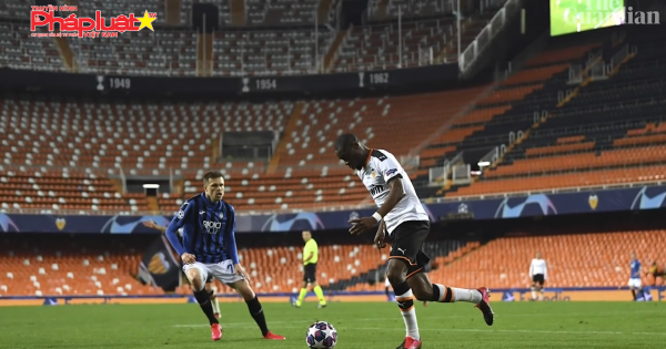 Bóng đá thận trọng cho ngày trở lại