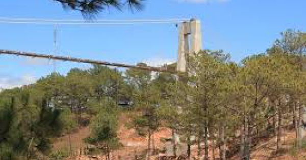 Gia hạn tháo dỡ cầu đáy kính không phép ở Thung lũng Tình yêu