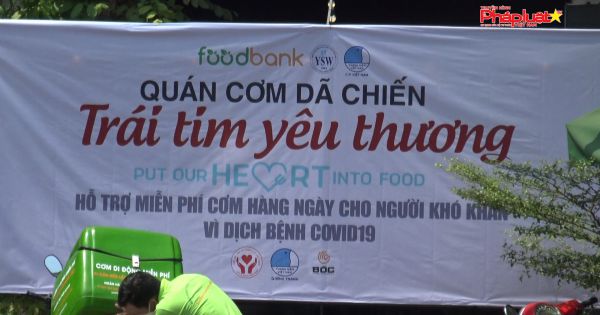 TP HCM: Quán cơm “Dã chiến” có shipper giao tận tay người nghèo