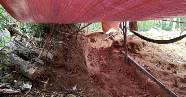 Triệt phá điểm khai thác quặng vàng trái phép ở Quảng Bình