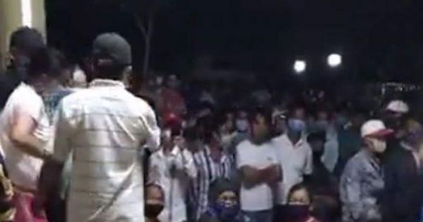 Đưa thi thể người đàn ông lên trụ sở UBND xã yêu cầu làm rõ nguyên nhân cái chết