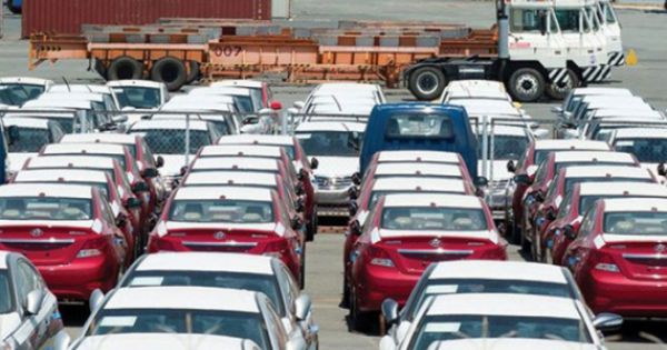 Xe nhập khẩu đổ về giữa dịch Covid-19
