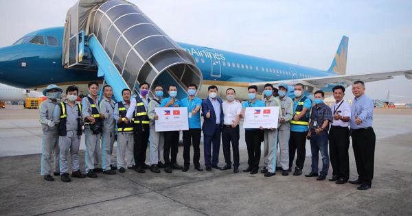 Doanh nhân Johnathan Hạnh Nguyễn tặng 750.000 khẩu trang, 16.500 bộ bảo hộ chống Covid-19 cho Philippines