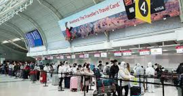 Đưa gần 300 công dân Việt Nam từ Canada về nước