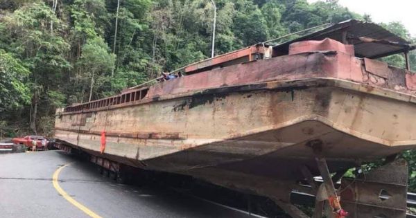 Phạt hơn 90 triệu đồng tài xế và chủ phương tiện kéo sà lan gây ách tắc đèo Bảo Lộc